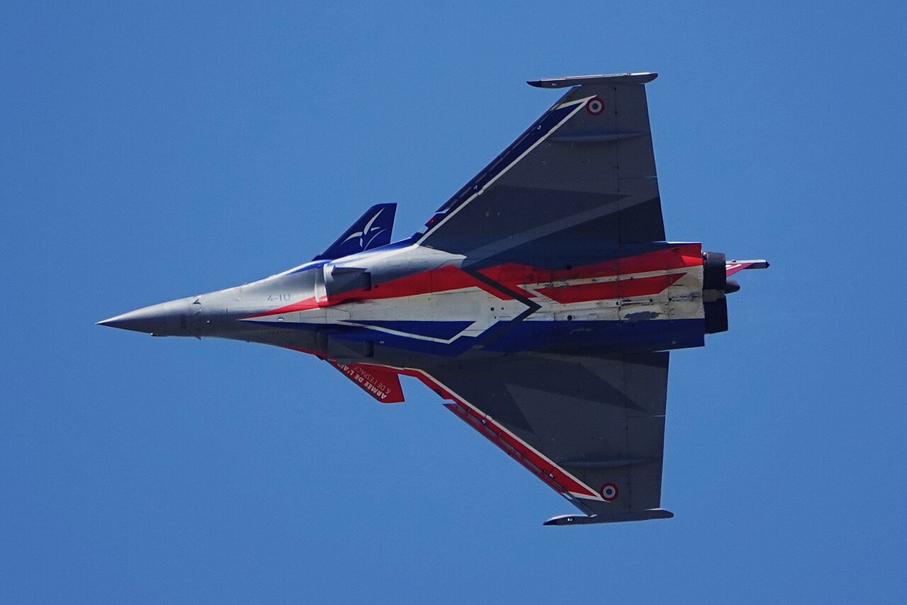 Francia entrenará pilotos ucranianos en el Rafale desde noviembre, mientras Rusia ataca el sistema de transporte