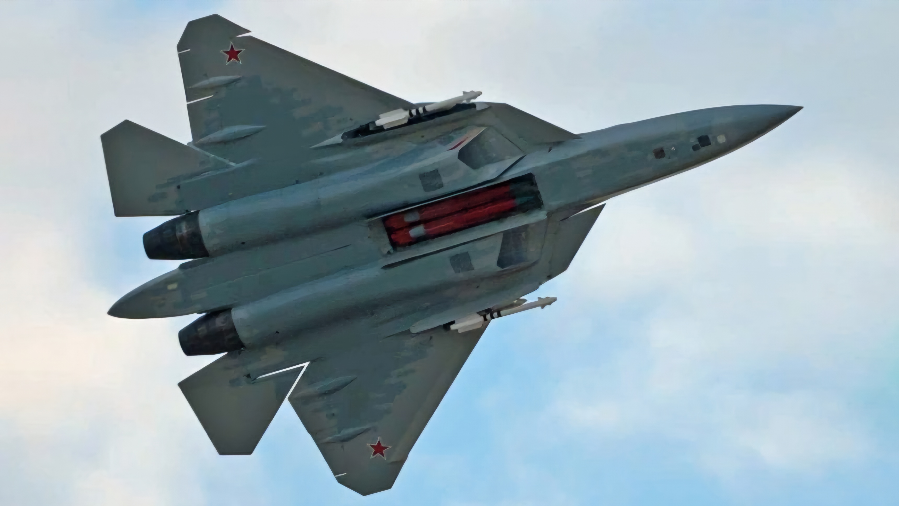 Rusia escala en Ucrania: Su-57 en combate, dudas sobre el Zircon y un posible regreso al frente norte