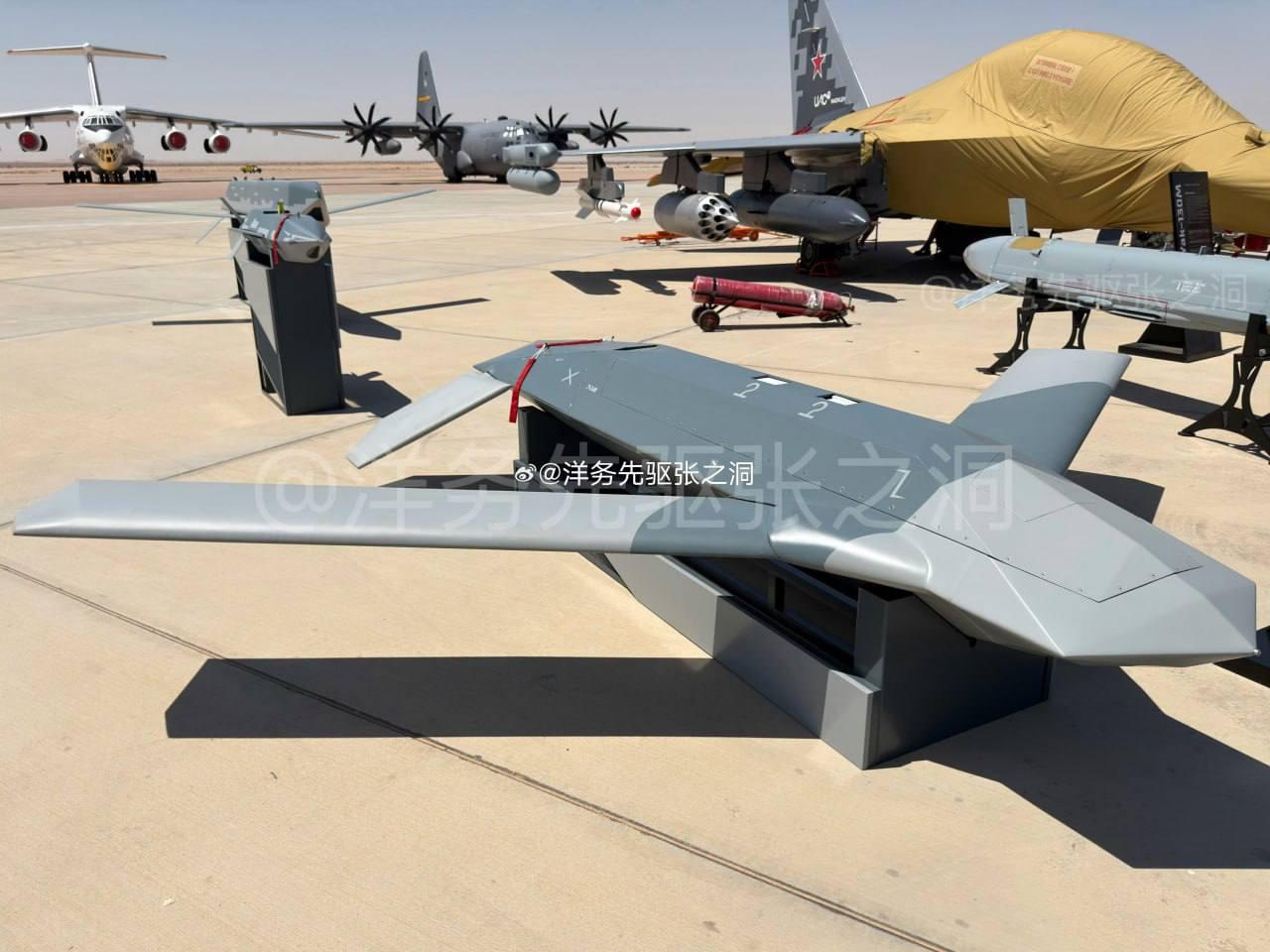 Rusia mostró municiones furtivas para el Su-57 en Egipto mientras acelera una planta de misiles en Siberia