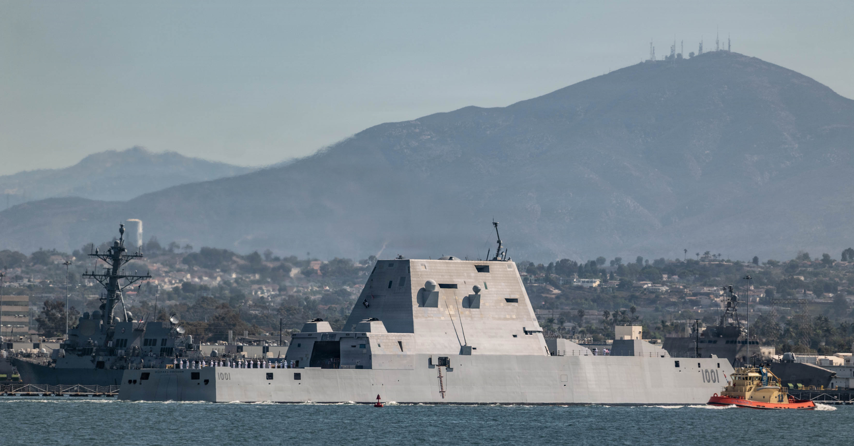 La Armada de EE.UU. planeó 32 destructores Zumwalt, construyó 3 y nunca disparó sus cañones principales