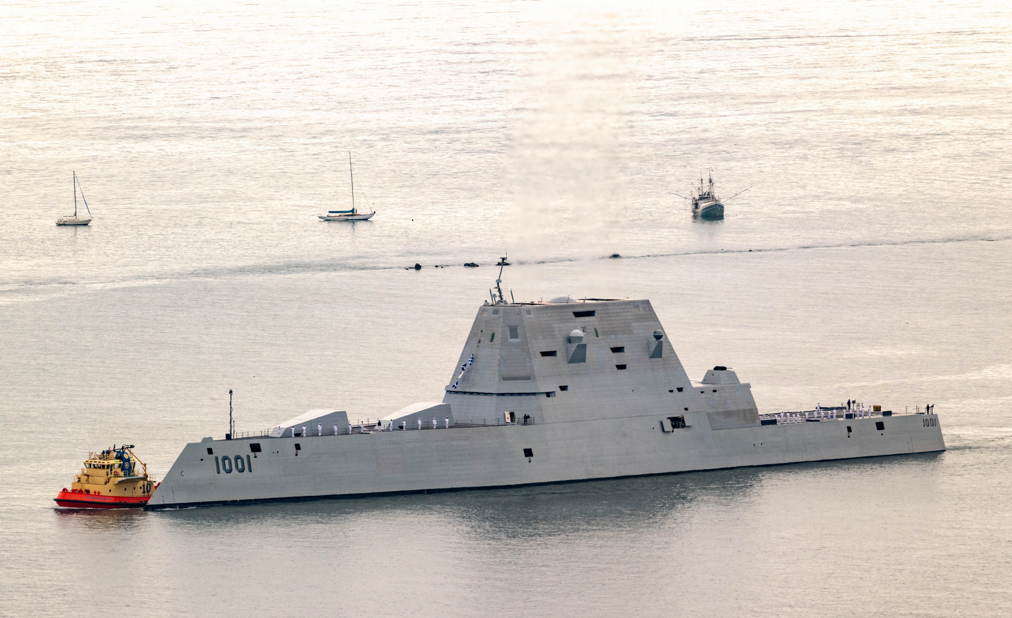 La Armada de EE.UU. planeó 32 destructores Zumwalt, construyó 3 y nunca disparó sus cañones principales