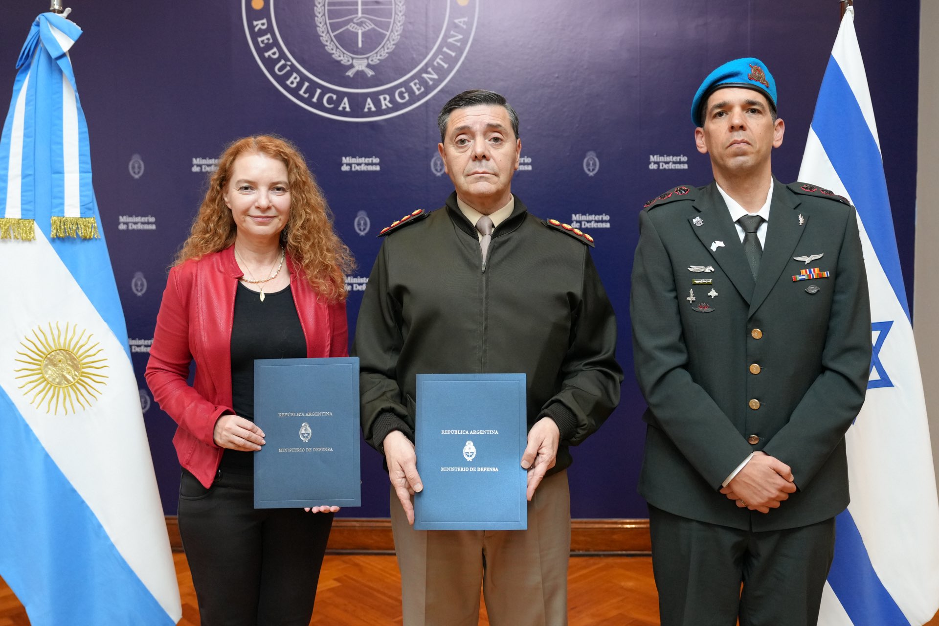 Argentina firma un acuerdo de defensa con Israel y avanza en la compra de submarinos con financiamiento europeo