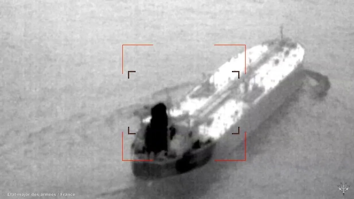 La Marina francesa abordó un petrolero de la flota fantasma rusa en el océano Índico