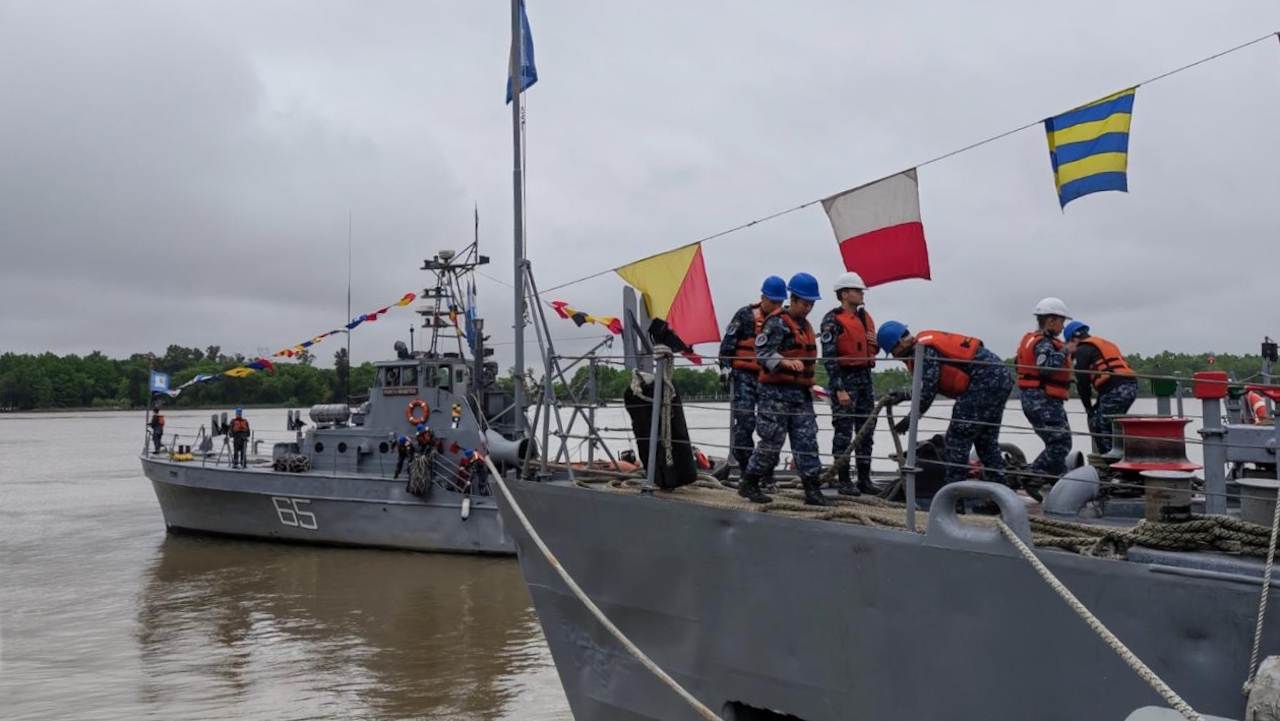 La Armada despliega medios navales en el litoral fluvial ante la llegada de El Niño